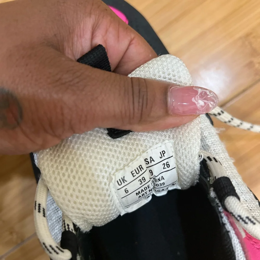 Balenciaga shoe - Picture 2 of 4